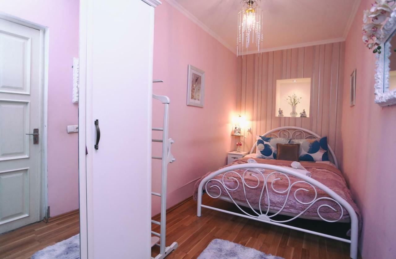 Apartment On Freedom Square Diuma Street ティビリシ エクステリア 写真