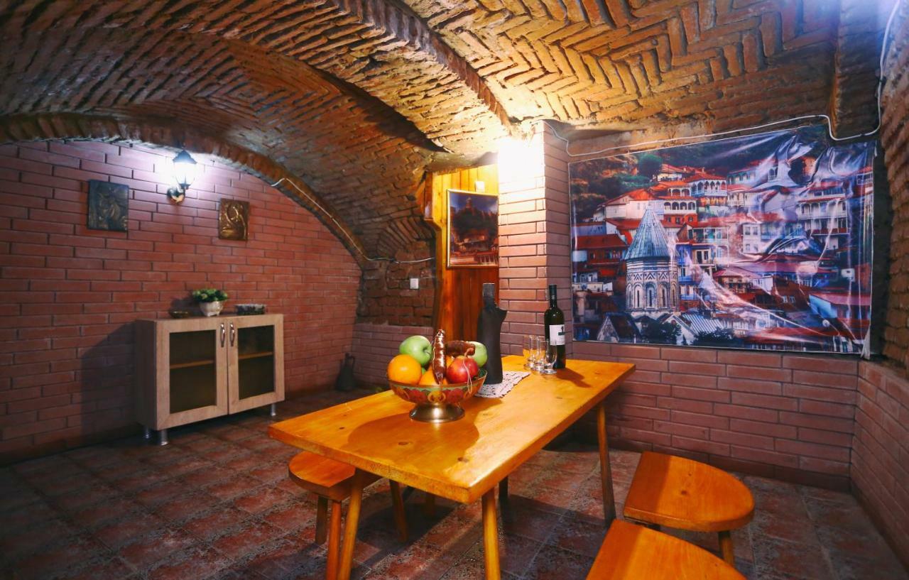 Apartment On Freedom Square Diuma Street ティビリシ エクステリア 写真